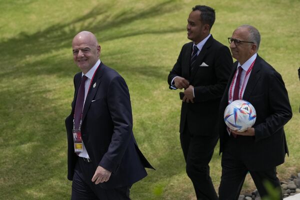 ФИФА президенті Джанни Инфантино G20 саммитінде пиджак пен галстукты шешпеді. - Sputnik Қазақстан