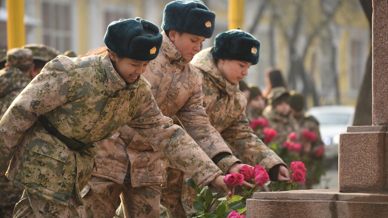 Память 28 героев - гвардейцев-панфиловцев почтили в одноименном парке в  Алматы - 18.11.2022, Sputnik Казахстан