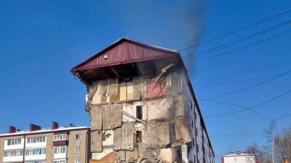 Взрыв газа обрушил подъезд в доме на Сахалине - Sputnik Казахстан