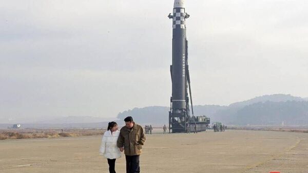 Ким Чен Ын с дочерью  - Sputnik Казахстан