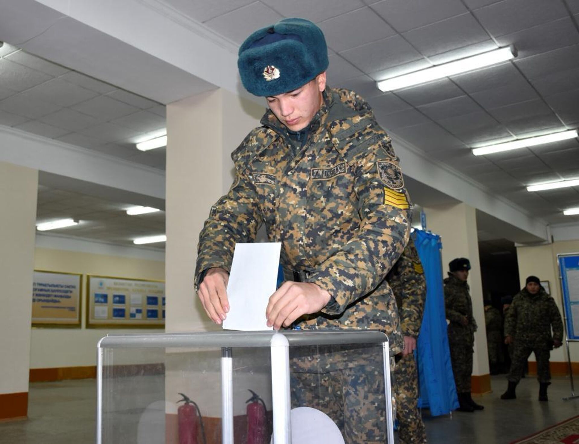 Первыми в СКО завершили голосование военнослужащие Академии Нацгвардии - Sputnik Казахстан, 1920, 20.11.2022