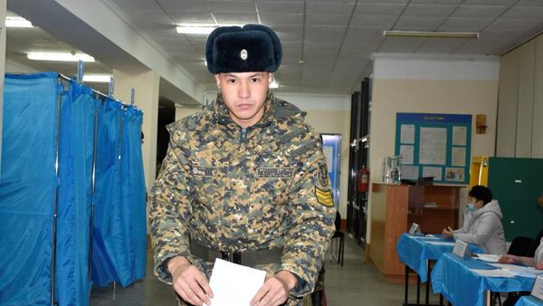 Первыми в СКО завершили голосование военнослужащие Академии Нацгвардии  - Sputnik Казахстан