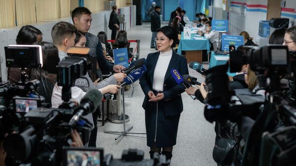 Салтанат Турсынбекова проголосовала на выборах президента страны - Sputnik Казахстан