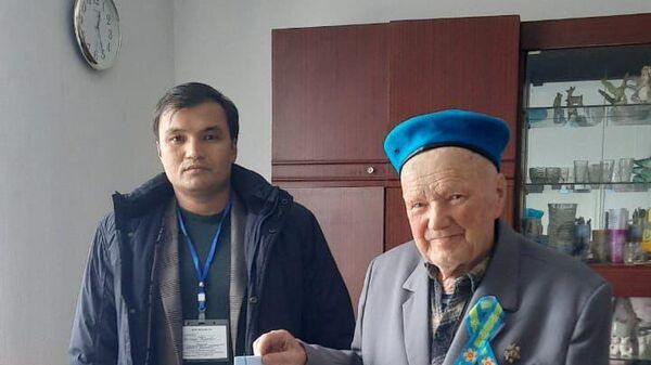 95 - летний ветеран ВОВ проголосовал в Текели - Sputnik Казахстан