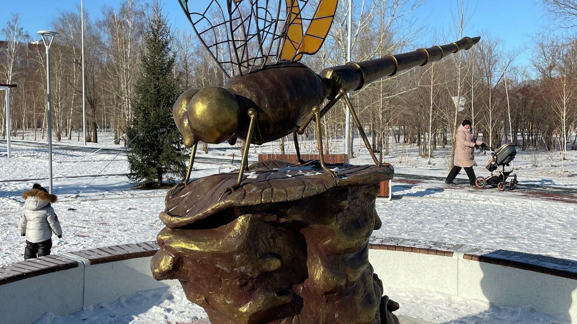 Скульптуры Стрекоза в парке Гагарина - Sputnik Казахстан, 1920, 23.11.2022