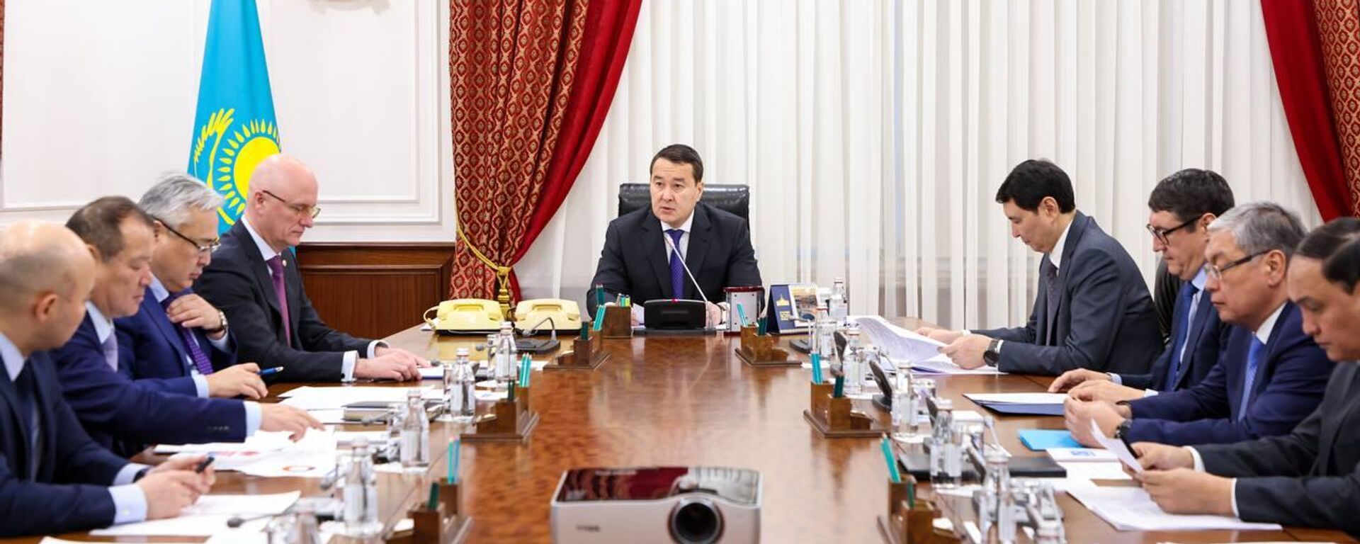Алихан Смаилов провел очередное заседание Комиссии по демонополизации экономики - Sputnik Казахстан, 1920, 24.11.2022