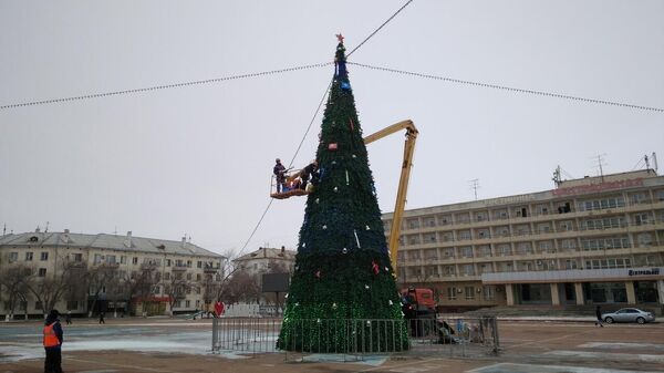 В Байконыре установили центральную городскую елку - Sputnik Казахстан