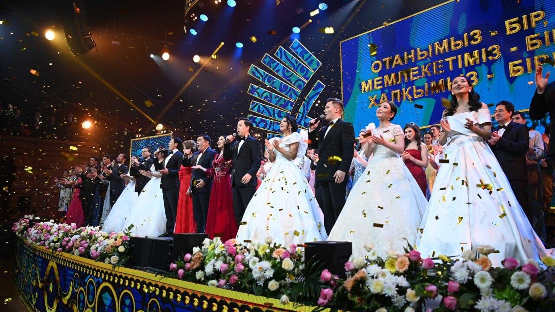 Президент посетил концерт отечественных мастеров искусств 
 - Sputnik Казахстан, 1920, 27.11.2022