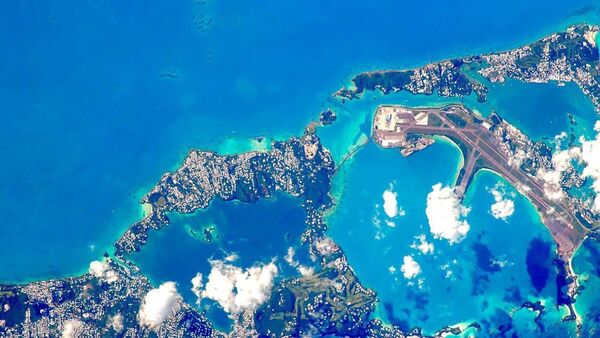 Фотографии Бермудских островов, сделанные российским космонавтом Олегом Артемьевым с борта МКС - Sputnik Казахстан