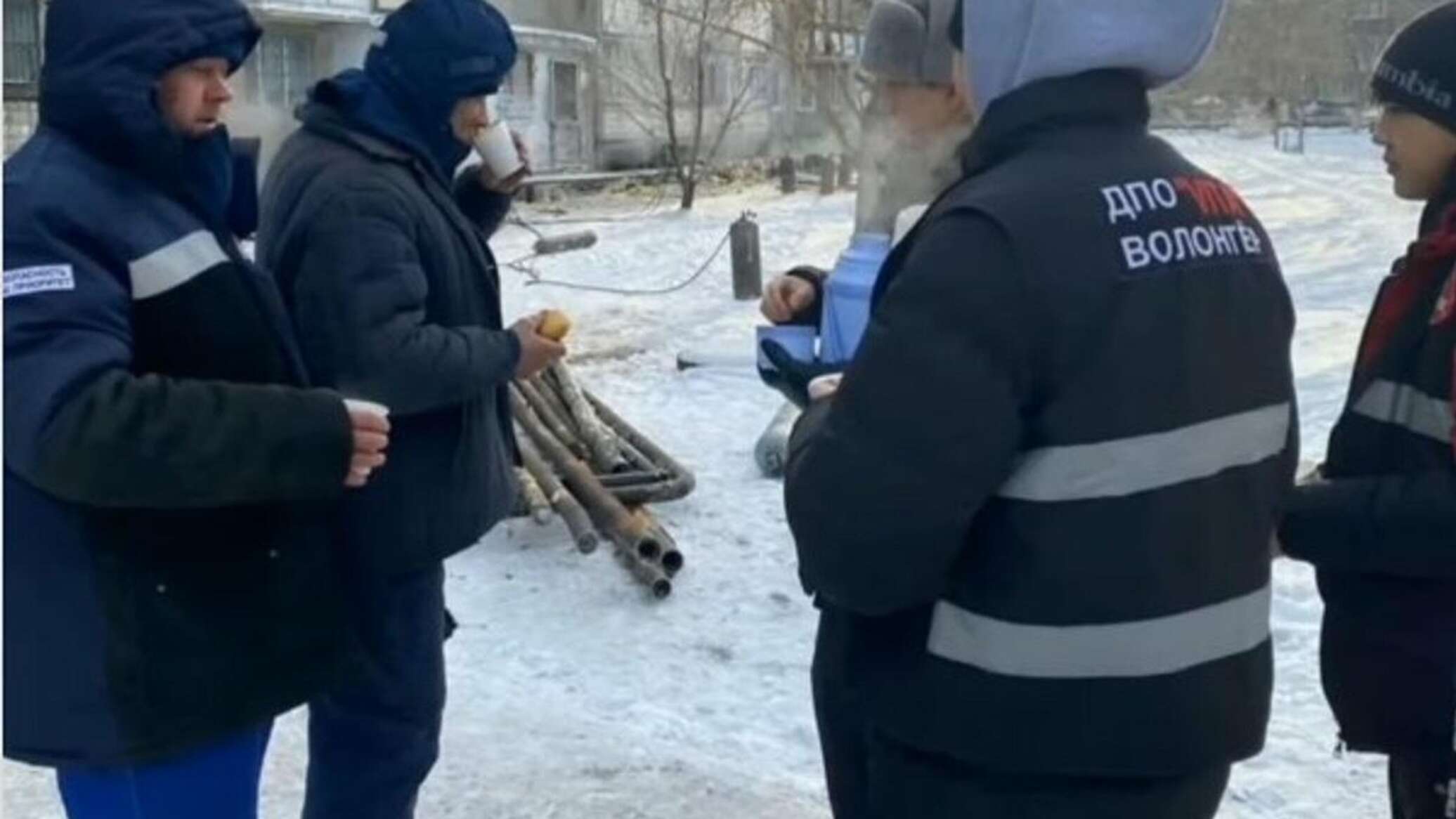 Горячим чаем и обедами угощают ремонтников Экибастуза волонтеры - 04.12 ...