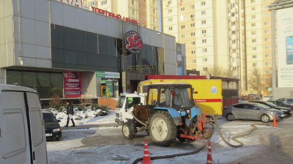 Авария на водопроводе в м-не Самал - Sputnik Казахстан
