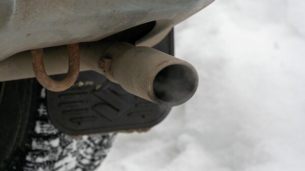 Выхлопная труба автомобиля, иллюстративное фото - Sputnik Қазақстан