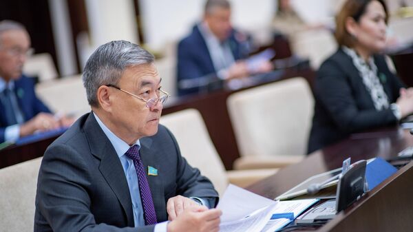 Отменить платный звонок в службу КТЖ требует сенатор  - Sputnik Казахстан