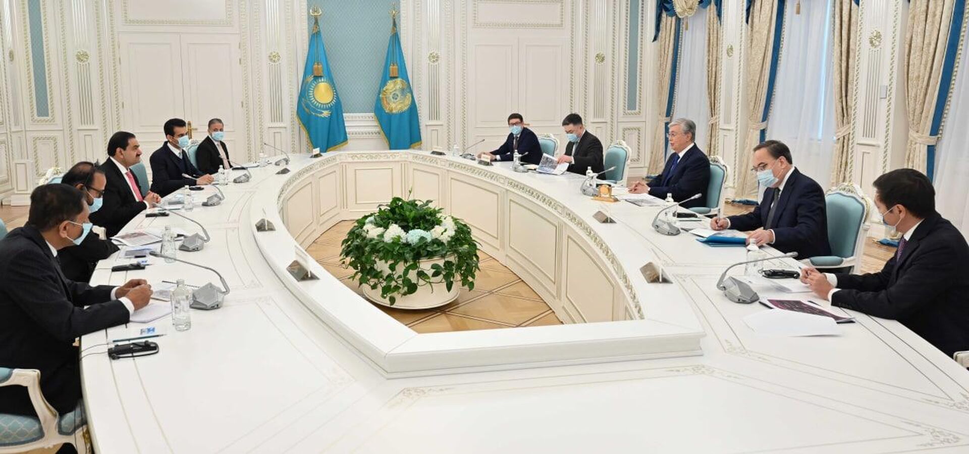 Глава государства принял президента компании Adani Group Гаутама Адани - Sputnik Казахстан, 1920, 13.12.2022