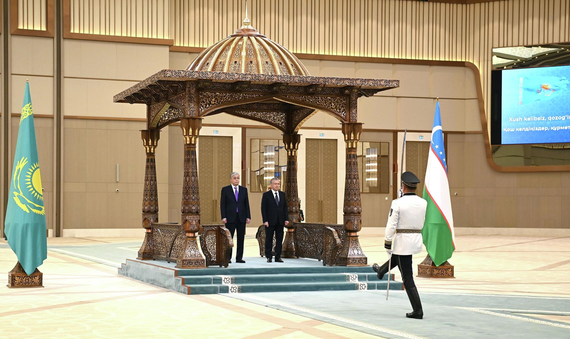 Президенты Казахстана и Узбекистана провели переговоры в узком составе - Sputnik Казахстан, 1920, 22.12.2022