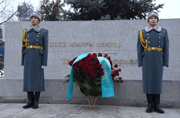 Работа над памятником шла порядка 3-4-х месяцев. Над мемориалом работали 8 человек. - Sputnik Казахстан