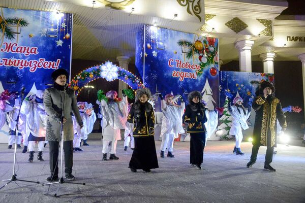 Церемония зажжения елки в Петропавловске - Sputnik Казахстан
