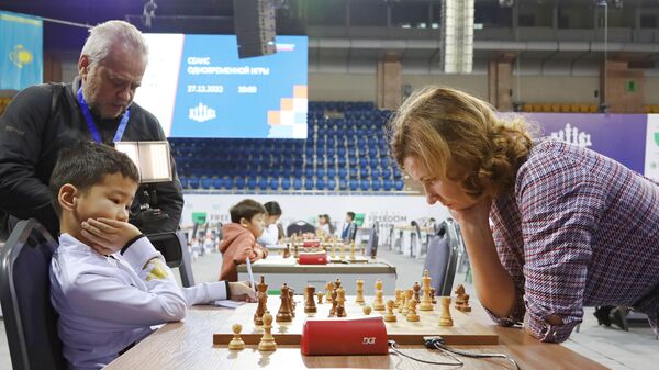 Юный чемпион из Астаны выиграл партию у гроссмейстера, экс-министра финансов Латвии - Sputnik Казахстан