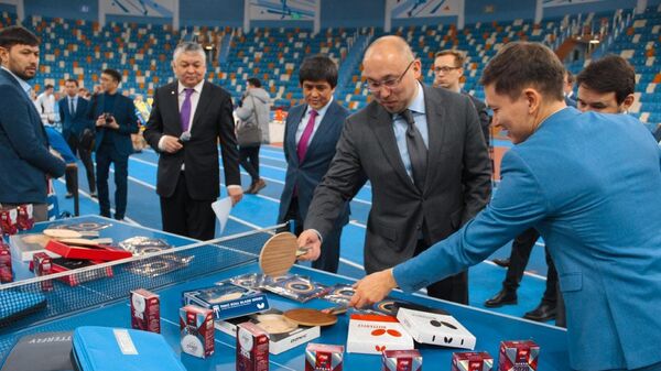 Даурен Абаев ознакомился с образцами спортивного инвентаря для национальных сборных  - Sputnik Казахстан