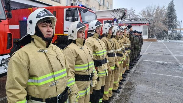 Более трех тысяч спасателей будут дежурить в новогоднюю ночь в Казахстане - Sputnik Казахстан