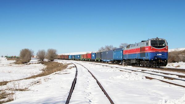 Товарный поезд на железной дороге, , архивное фото - Sputnik Казахстан