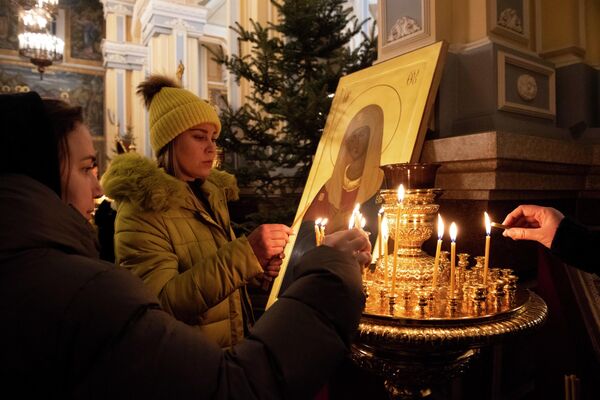 В православных храмах Алматы прошли рождественские богослужения - Sputnik Казахстан
