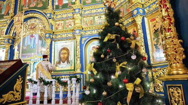 В казахстанских православных храмах и соборах в ночь с 6 на 7 января прошли торжественные праздничные богослужения. - Sputnik Казахстан