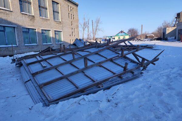 Ураганный ветер снес крышу в одной из сельских школ Павлодарской области - Sputnik Казахстан