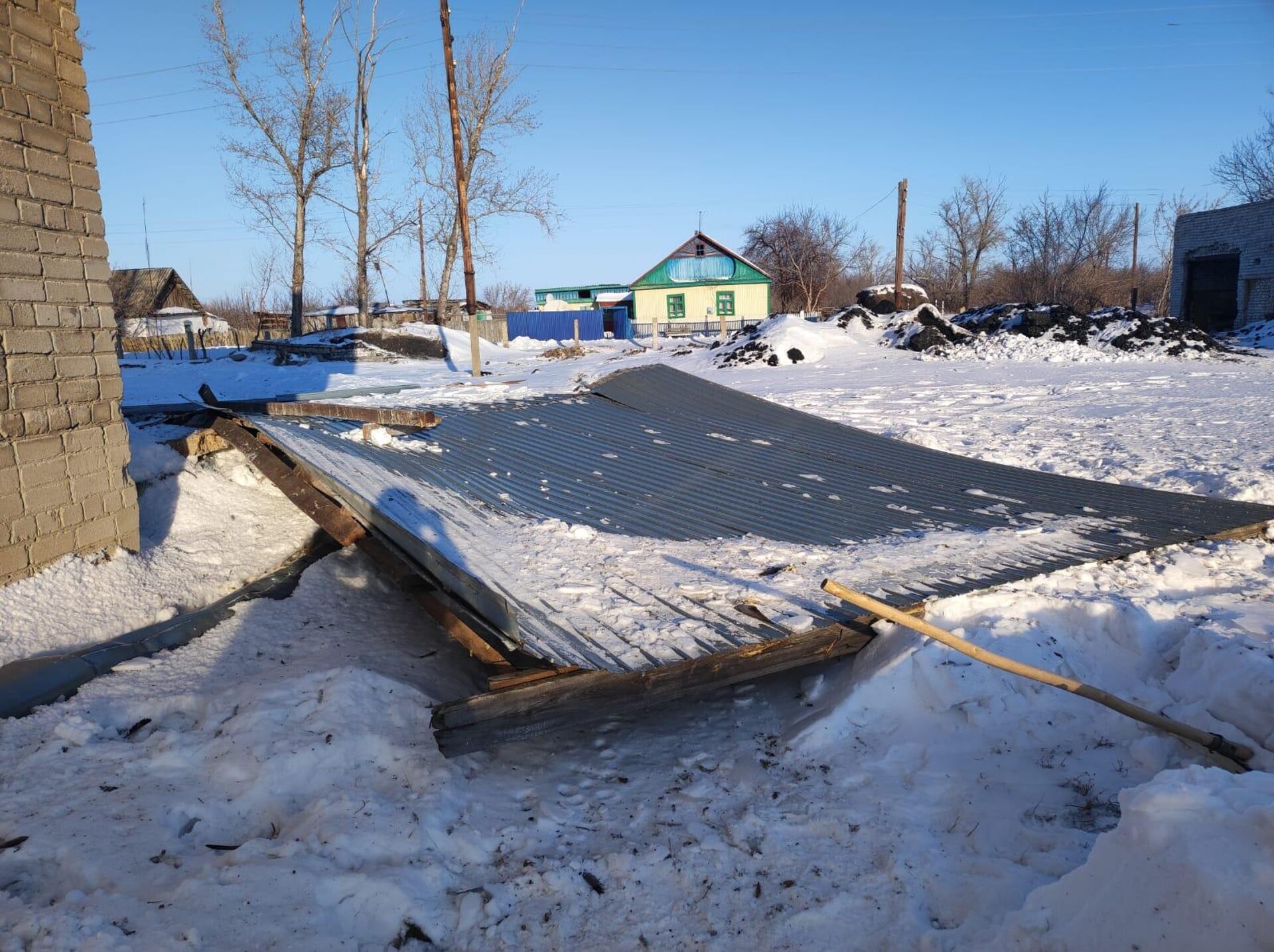 Ураганный ветер снес крышу в одной из сельских школ Павлодарской области - Sputnik Казахстан, 1920, 09.01.2023