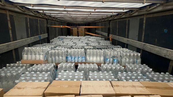 Десятки тысяч бутылок нелегального алкоголя изъяли в Мангистауской области - Sputnik Казахстан