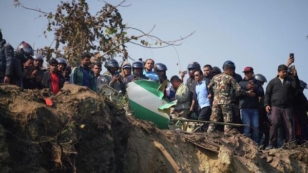 Пассажирский самолет с 72 людьми на борту разбился недалеко от международного аэропорта Покхара в Непале, 15 января 2022 г. - Sputnik Казахстан