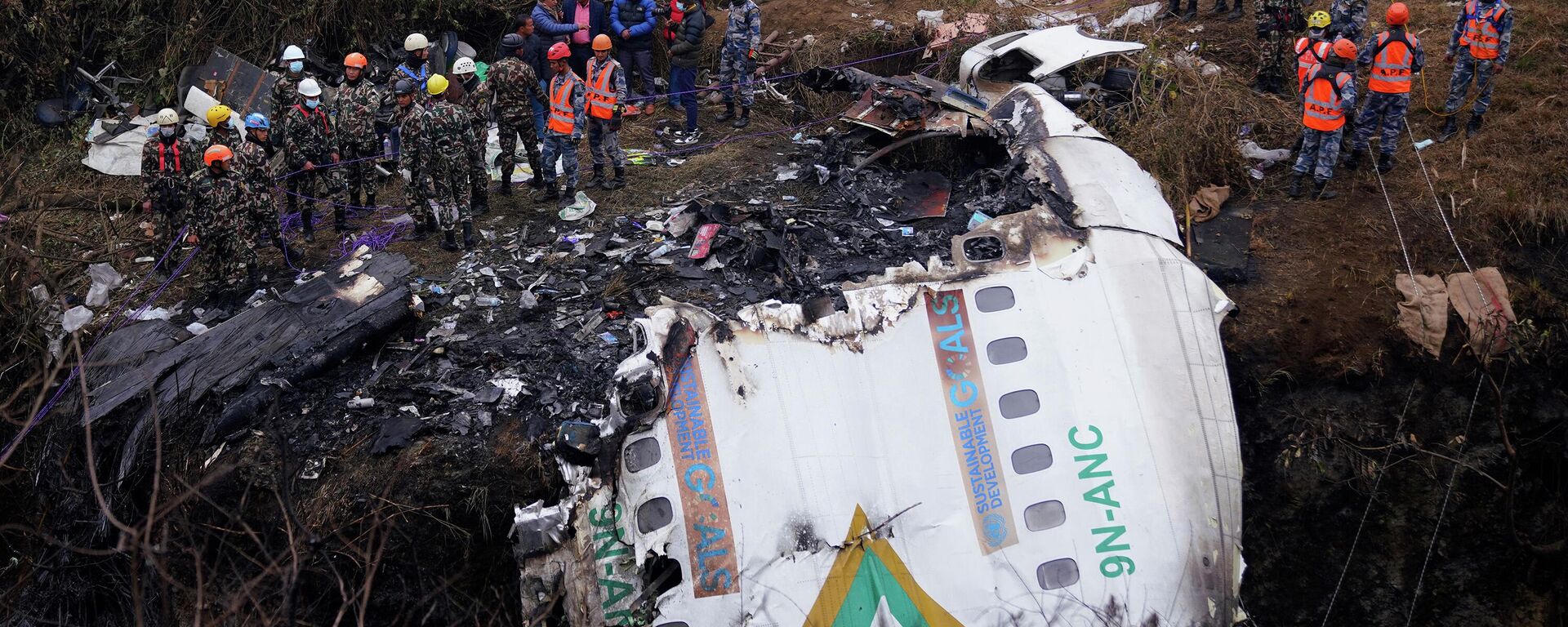 Пассажирский самолет с 72 людьми на борту разбился недалеко от международного аэропорта Покхара в Непале, 15 января 2022 г. - Sputnik Казахстан, 1920, 15.01.2023