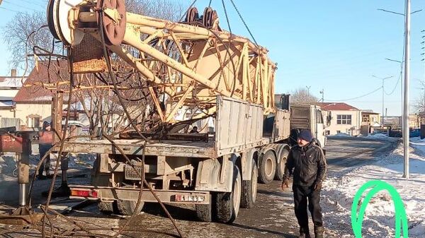 Строительный кран упал на автомобиль марки “Лексус 470” в Кокшетау  - Sputnik Казахстан