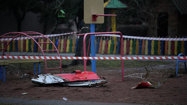 На месте крушения вертолета на территории детского сада в Броварах, на окраине Киева, Украина, 18 января 2023 года - Sputnik Казахстан