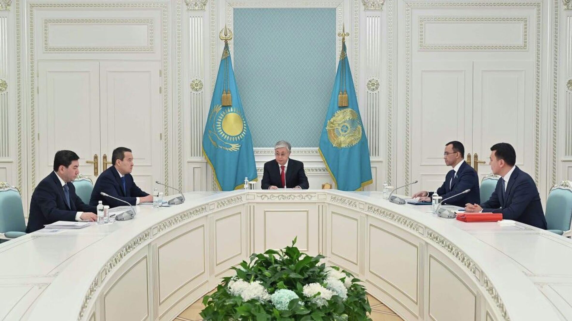 Президент провел консультации с председателями палат парламента и премьер-министром  - Sputnik Казахстан, 1920, 19.01.2023