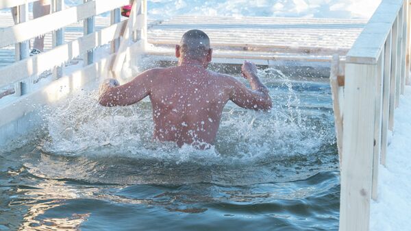 Крещенские купания в Астане - Sputnik Казахстан