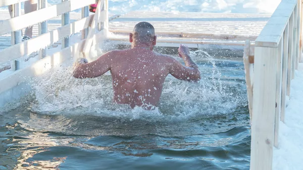 Крещенские купания в Астане - Sputnik Казахстан