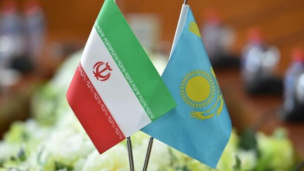 Флаги Казахстана и Ирана - Sputnik Казахстан