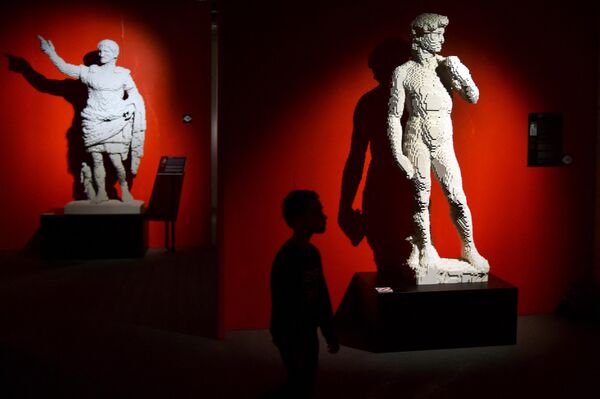 Античные статуи из Lego на выставке в Минске. - Sputnik Казахстан