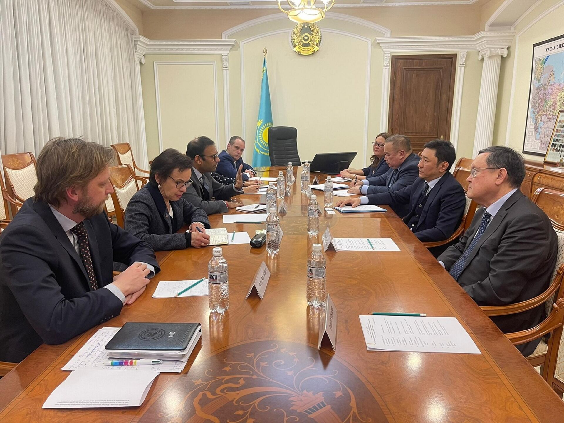 Министр энергетики Казахстана встретился с представителями французской компании EDF - Sputnik Казахстан, 1920, 26.01.2023