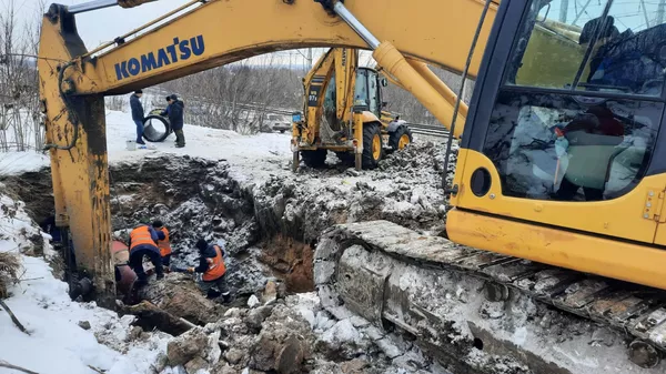 Аварию на водоводе устраняют в Петропавловске больше суток - Sputnik Казахстан