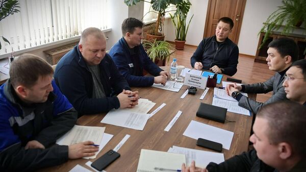 Асаин Байханов провел в Экибастузе заседание оперативного штаба по ситуации с теплоснабжением - Sputnik Казахстан