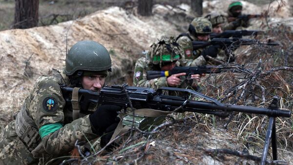 Украинские солдаты принимают участие в военных учениях в Донецкой области, январь 2023 года - Sputnik Қазақстан