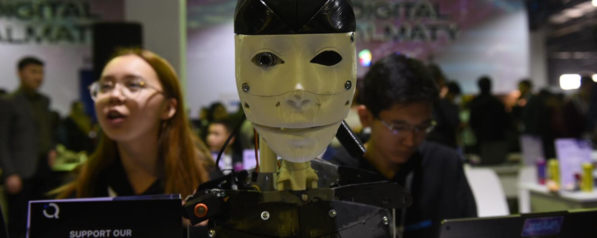 Выставка роботов разработки школьников на Международном форуме Digital Almaty - 2023 - Sputnik Казахстан, 1920, 02.02.2023