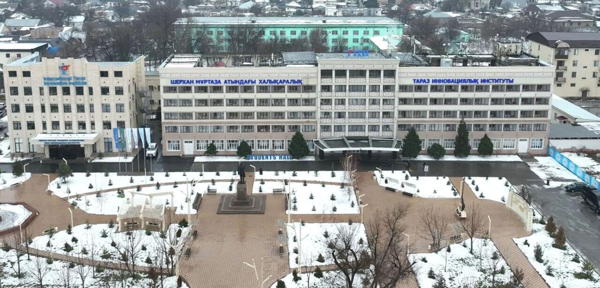 Токаев возложил цветы к памятнику писателю Шерхану Муртазе - Sputnik Казахстан, 1920, 03.02.2023