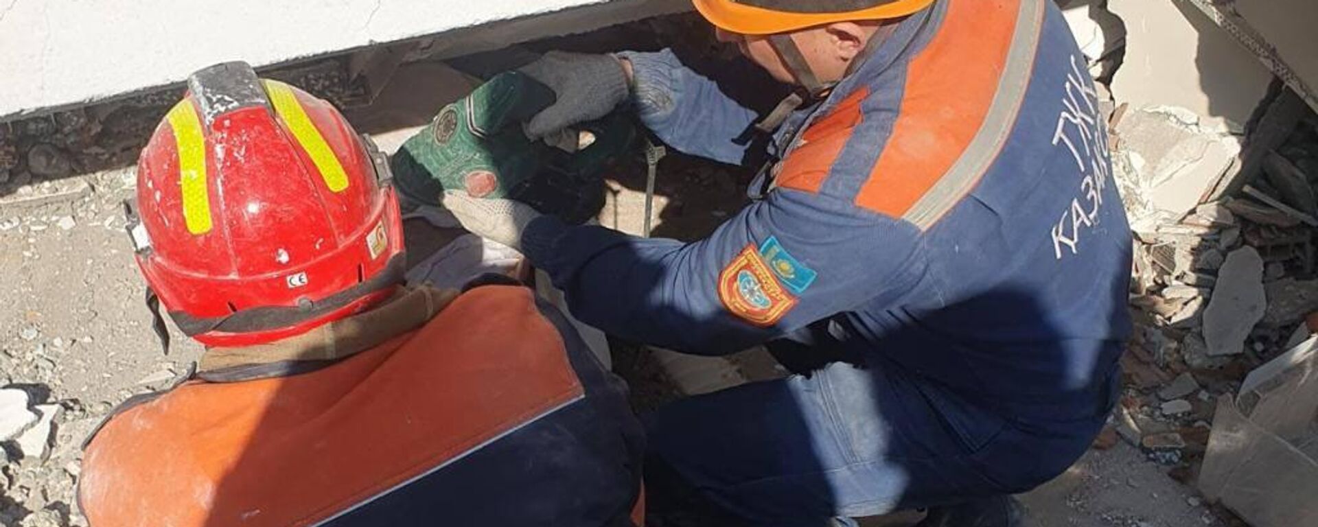 Казахстанские спасатели продолжают поисковые работы на одном из сложнейших участков в провинции Хатай - Sputnik Қазақстан, 1920, 09.02.2023