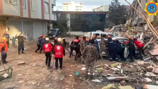 Спасатели МЧС Казахстана приступили к поисково-спасательным работам в Турции - Sputnik Казахстан