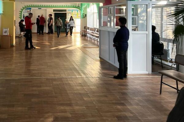 В средней школе №4 Петропавловска учащийся девятого класса нанес телесные повреждения троим учащимся - Sputnik Казахстан