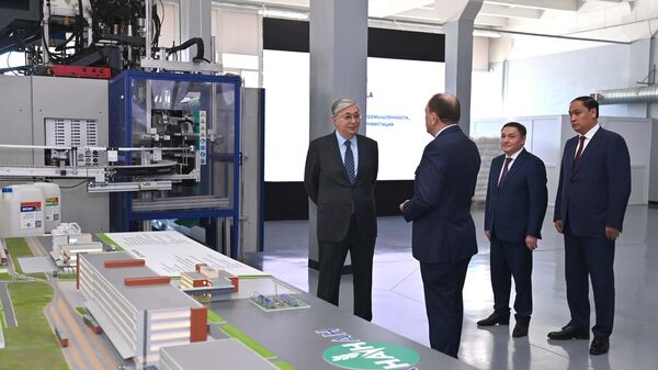 Президент посетил завод по производству пестицидов Астана-Нан Chemicals - Sputnik Казахстан