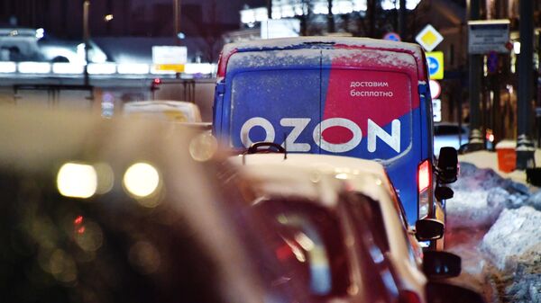 Машина службы доставки компании Ozon - Sputnik Казахстан